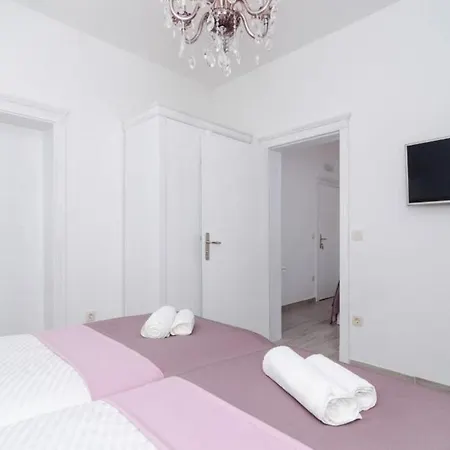公寓 Sorgo Palace Luxury Bedroom With City View