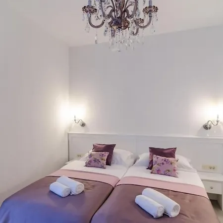 Sorgo Palace Luxury Bedroom With City View * 斯顿